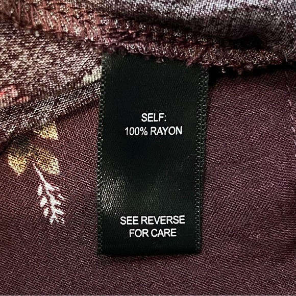 Buckle BKE Boutique Floral Bell Sleeve Blouse with Rhinestone and Lace Details - Picture 8 of 8